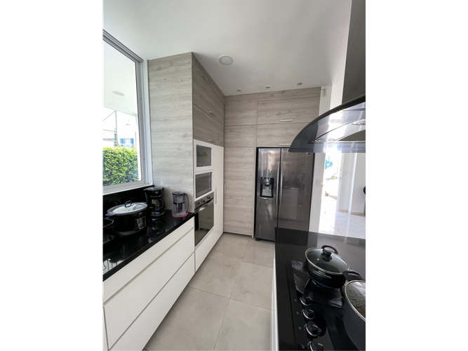 Casa de 4 alcobas en venta en Las Mercedes, Jamundí, 320 m² · foto 2 de 18