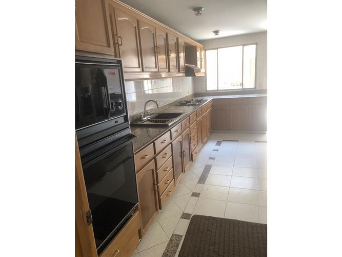 Casa de 3 alcobas en venta en Tequendama, Cali, 330 m² · foto 1 de 16