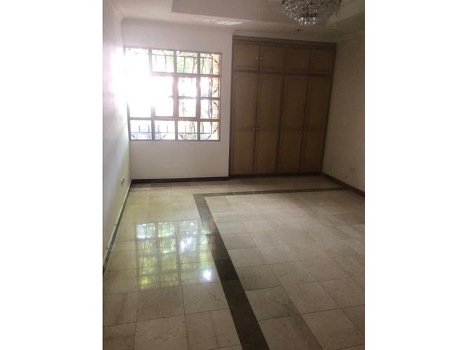 Casa de 3 alcobas en venta en Tequendama, Cali, 330 m² · foto 2 de 16