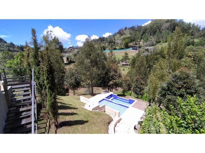 Casa de 5 alcobas en venta en Pantanillo, La Ceja, 435 m² · foto 2 de 24