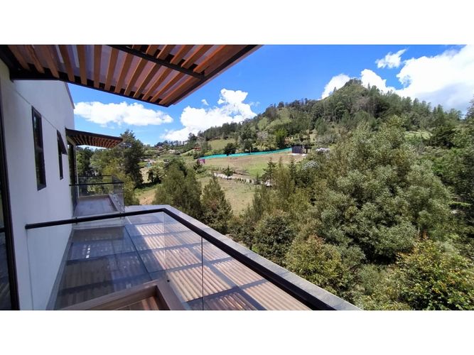 Casa de 5 alcobas en venta en Pantanillo, La Ceja, 435 m² · foto 3 de 24