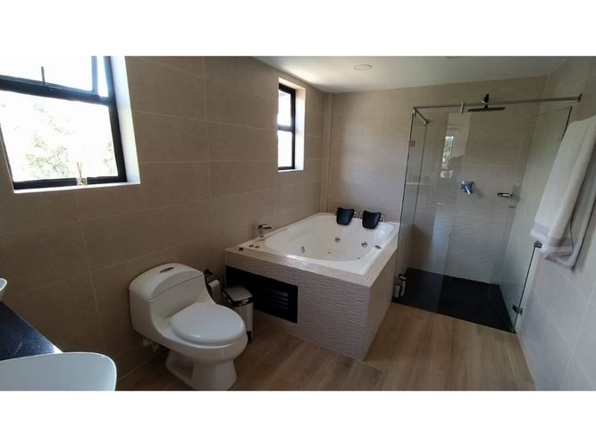 Casa de 5 alcobas en venta en Pantanillo, La Ceja, 435 m² · foto 19 de 24