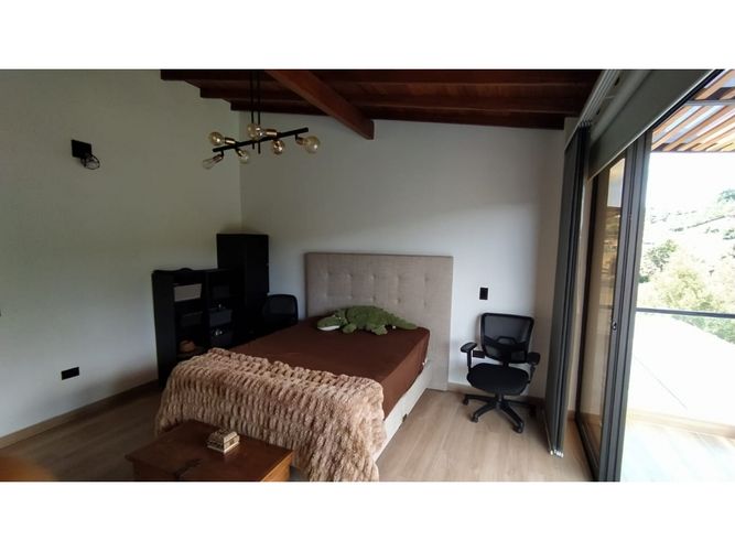 Casa de 5 alcobas en venta en Pantanillo, La Ceja, 435 m² · foto 20 de 24