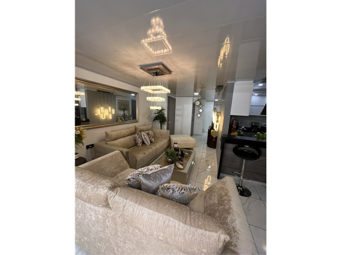 Casa de 6 alcobas en venta en El Castillo, Jamundí, 331 m² · foto 2 de 21