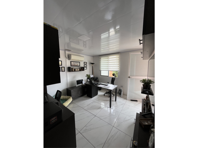 Casa de 6 alcobas en venta en El Castillo, Jamundí, 331 m² · foto 3 de 21