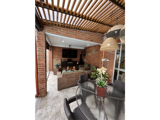 Casa de 6 alcobas en venta en El Castillo, Jamundí, 331 m² · foto 4 de 21