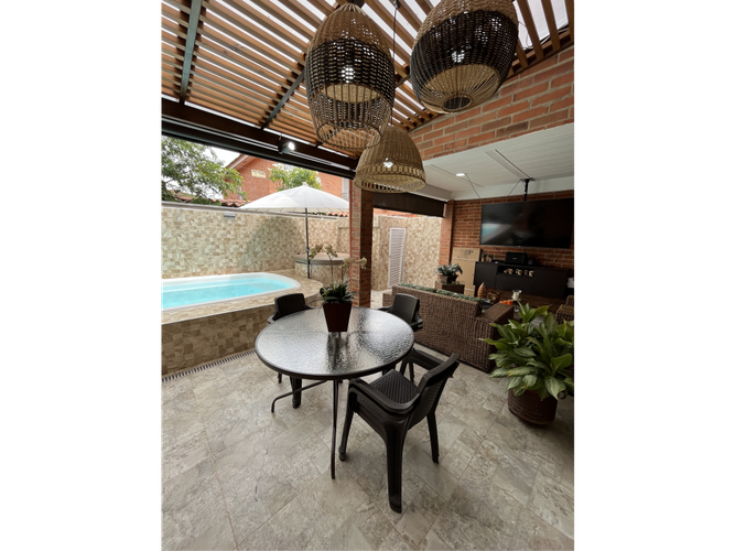 Casa de 6 alcobas en venta en El Castillo, Jamundí, 331 m² · foto 7 de 21