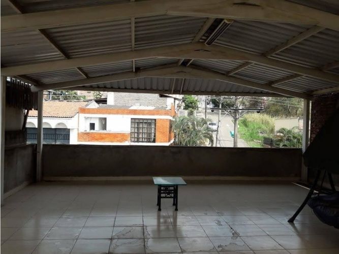 Casa de 5 alcobas en venta en El Bosque, Cali, 350 m² · foto 4 de 10