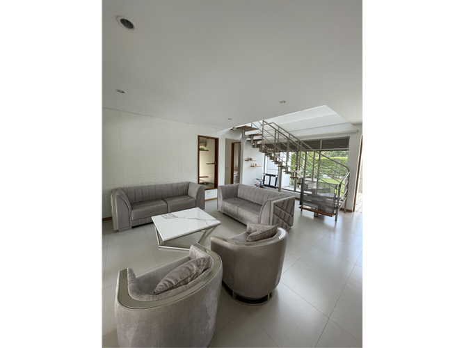 Casa de 4 alcobas en venta en La Morada, Jamundí, 280 m² · foto 2 de 17