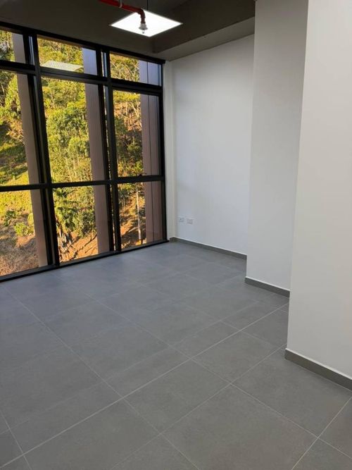Oficina en arriendo en Altos Del Poblado, Medellín, 37 m² · foto 2 de 9