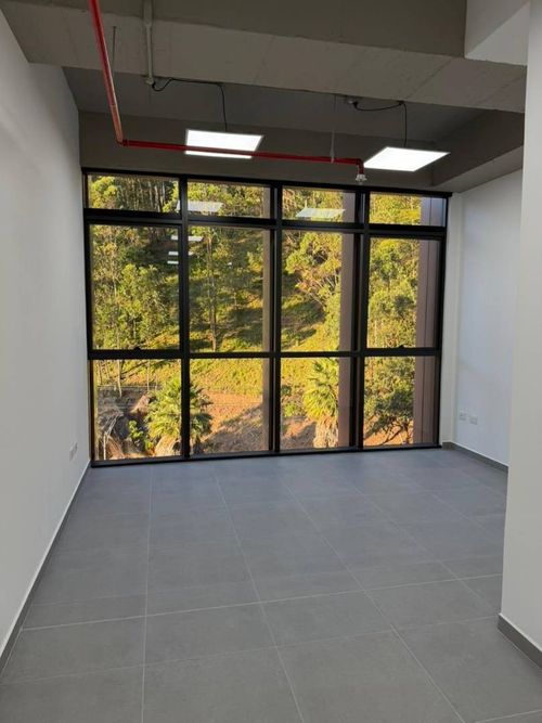 Oficina en arriendo en Altos Del Poblado, Medellín, 37 m² · foto 4 de 9