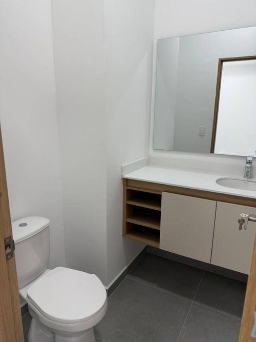 Oficina en arriendo en Altos Del Poblado, Medellín, 37 m² · foto 5 de 9
