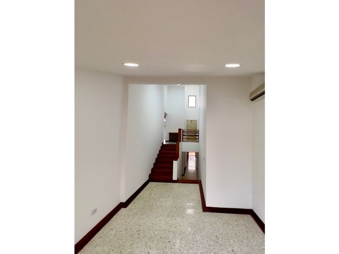 Casa de 4 alcobas en venta en Ciudad Jardin, Cali, 550 m² · foto 2 de 24