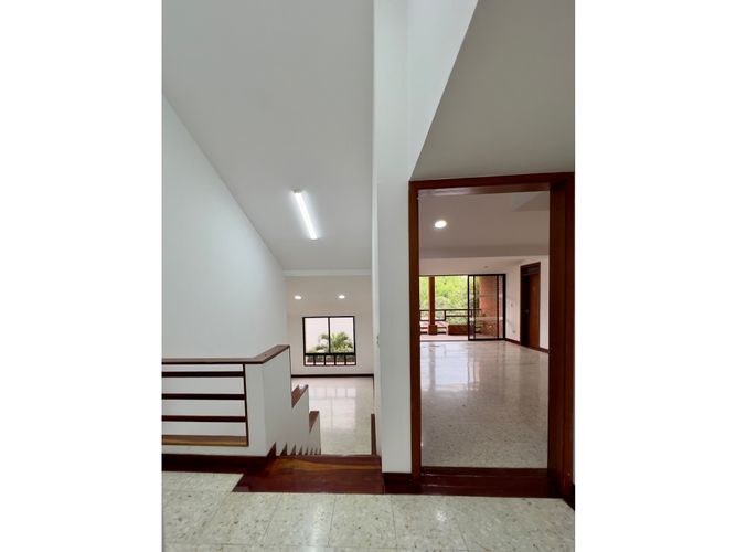 Casa de 4 alcobas en venta en Ciudad Jardin, Cali, 550 m² · foto 3 de 24