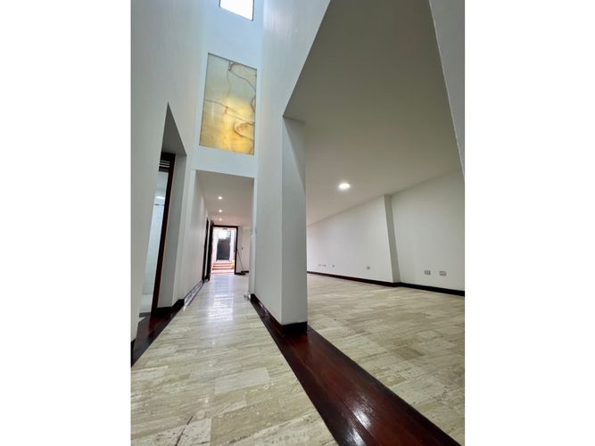 Casa de 4 alcobas en venta en Ciudad Jardin, Cali, 550 m² · foto 18 de 24