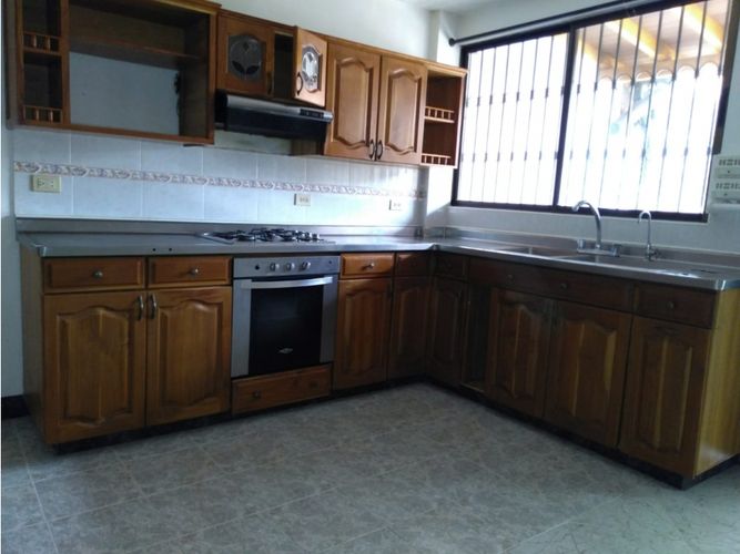 Casa de 4 alcobas en venta en La Ceja, 192 m² · foto 11 de 15