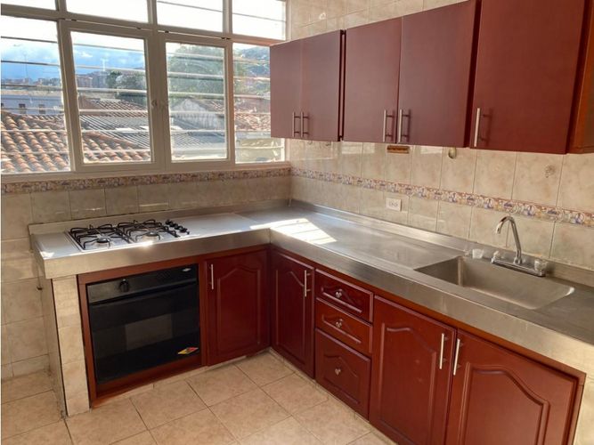 Casa de 4 alcobas en venta en Miraflores, Cali, 221 m² · foto 2 de 17