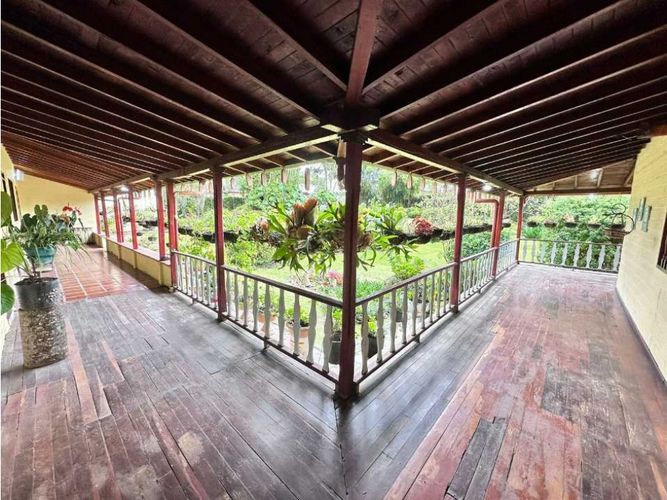 Casa de 6 alcobas en venta en Llano Grande, Rionegro, 300 m² · foto 3 de 24