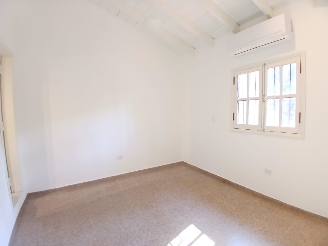 Casa Pareada 3 DORMITORIOS EN SUITE EN ALQUILER! — foto 2