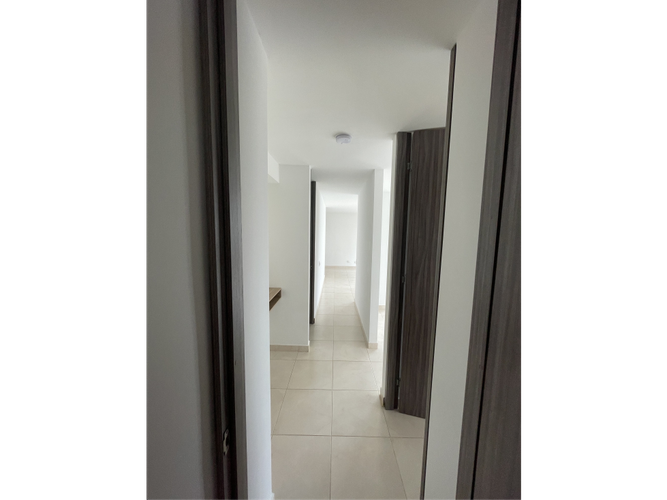 Apartamento de 2 alcobas en venta en Cr. Los Naranjos, Jamundí, 63 m² · foto 2 de 11
