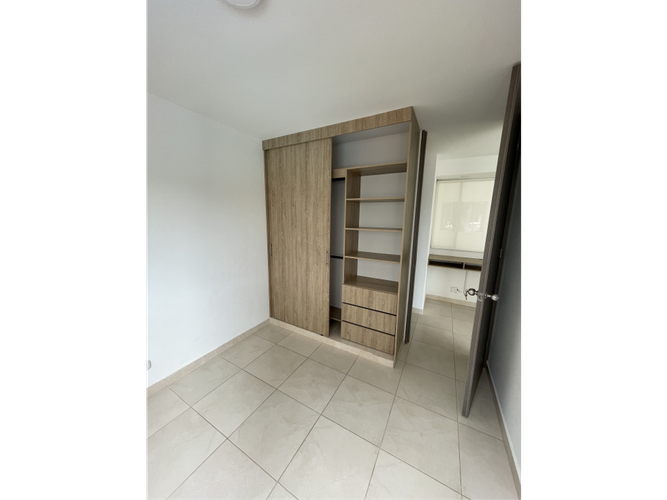 Apartamento de 2 alcobas en venta en Cr. Los Naranjos, Jamundí, 63 m² · foto 4 de 11