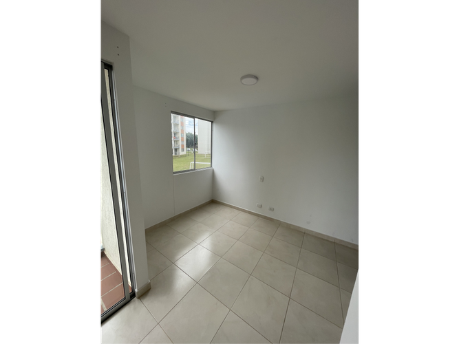 Apartamento de 2 alcobas en venta en Cr. Los Naranjos, Jamundí, 63 m² · foto 6 de 11