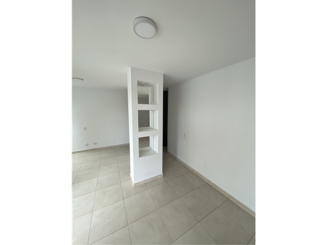 Apartamento de 2 alcobas en venta en Cr. Los Naranjos, Jamundí, 63 m² · foto 8 de 11