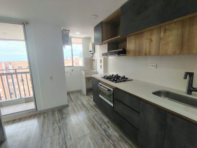 Apartamento de 3 alcobas en arriendo en Vallano, Sabaneta, 75 m² · foto 3 de 16