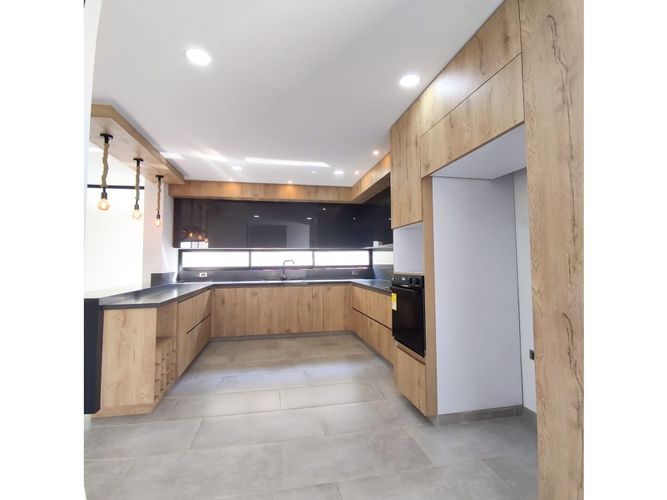 Casa de 6 alcobas en venta en Las Mercedes, Jamundí, 300 m² · foto 3 de 24
