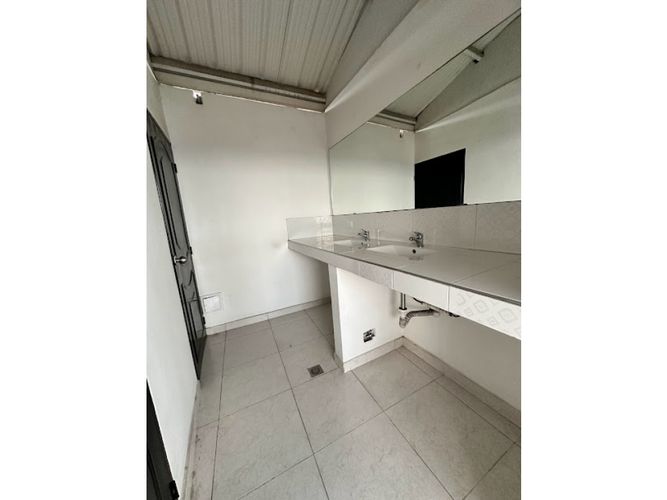 Edificio en venta en Primitivo Crespo, Cali, 580 m² · foto 6 de 24