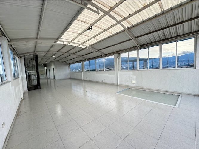 Edificio en venta en Primitivo Crespo, Cali, 580 m² · foto 14 de 24