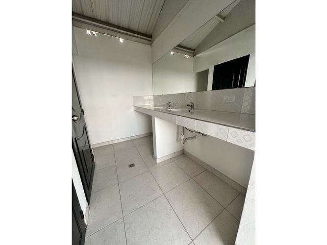 Edificio en venta en Primitivo Crespo, Cali, 580 m² · foto 23 de 24