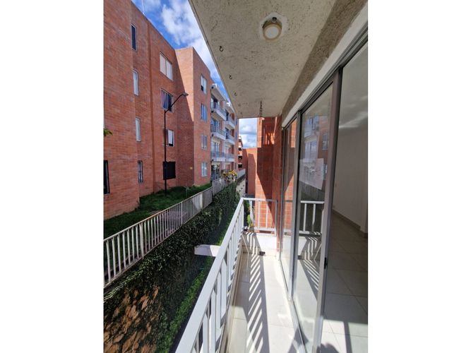Apartamento de 2 alcobas en venta en Menga, Cali, 53 m² · foto 4 de 11
