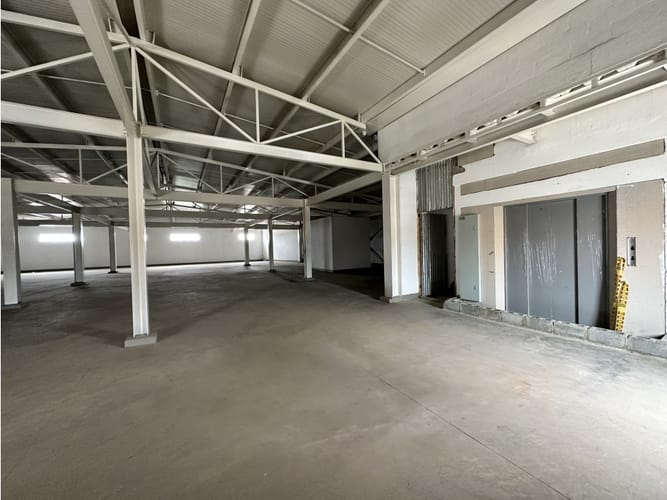 Bodega en venta en La Alianza, Cali, 3486 m² · foto 3 de 21