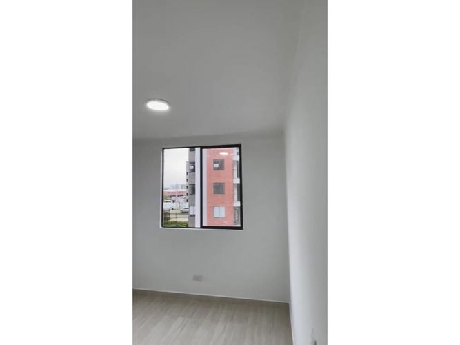 Apartamento de 2 alcobas en venta en Cr. Los Naranjos, Jamundí, 57 m² · foto 6 de 16
