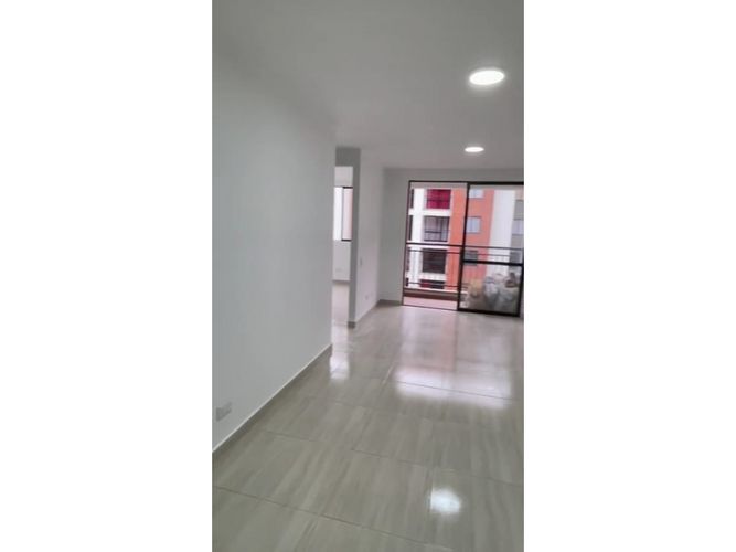 Apartamento de 2 alcobas en venta en Cr. Los Naranjos, Jamundí, 57 m² · foto 8 de 16