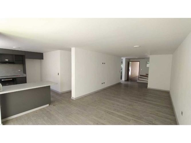 Casa de 5 alcobas en venta en La Doctora, Sabaneta, 300 m² · foto 3 de 24