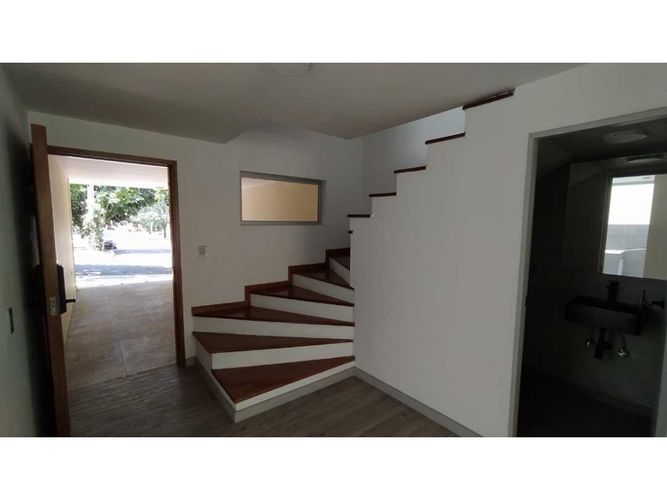 Casa de 5 alcobas en venta en La Doctora, Sabaneta, 300 m² · foto 4 de 24
