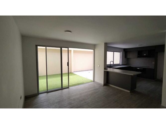 Casa de 5 alcobas en venta en La Doctora, Sabaneta, 300 m² · foto 7 de 24