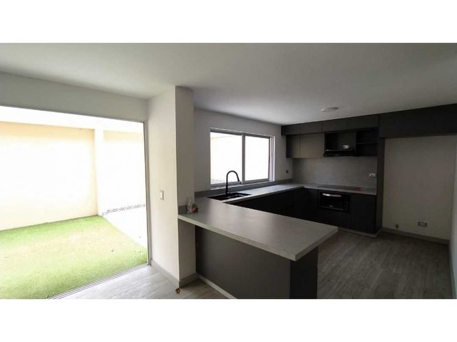 Casa de 5 alcobas en venta en La Doctora, Sabaneta, 300 m² · foto 8 de 24