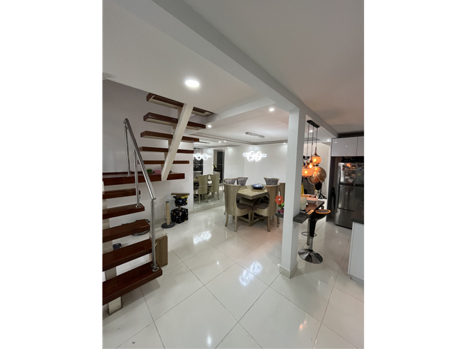Casa de 5 alcobas en venta en Potrerito, Jamundí, 225 m² · foto 5 de 12