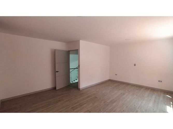 Casa de 5 alcobas en venta en La Doctora, Sabaneta, 300 m² · foto 23 de 24
