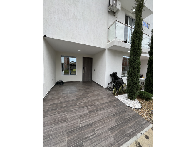 Casa de 5 alcobas en venta en Potrerito, Jamundí, 225 m² · foto 7 de 12