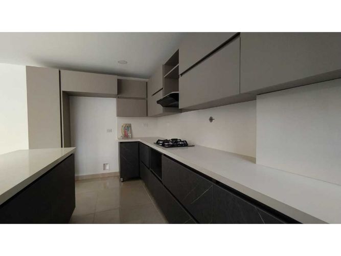 Apartamento de 2 alcobas en venta en La Castellana, Medellín, 196 m² · foto 2 de 24