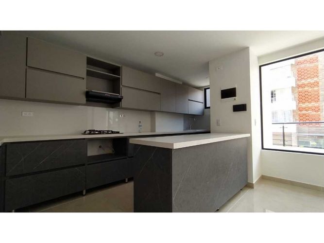 Apartamento de 2 alcobas en venta en La Castellana, Medellín, 196 m² · foto 3 de 24