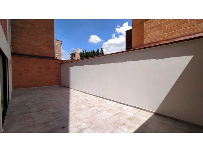 Apartamento de 2 alcobas en venta en La Castellana, Medellín, 196 m² · foto 5 de 24