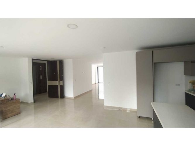 Apartamento de 2 alcobas en venta en La Castellana, Medellín, 196 m² · foto 9 de 24