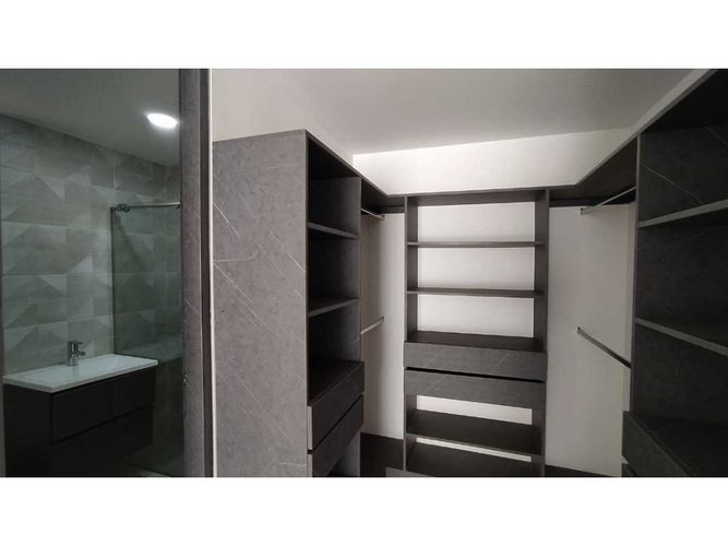 Apartamento de 2 alcobas en venta en La Castellana, Medellín, 196 m² · foto 14 de 24