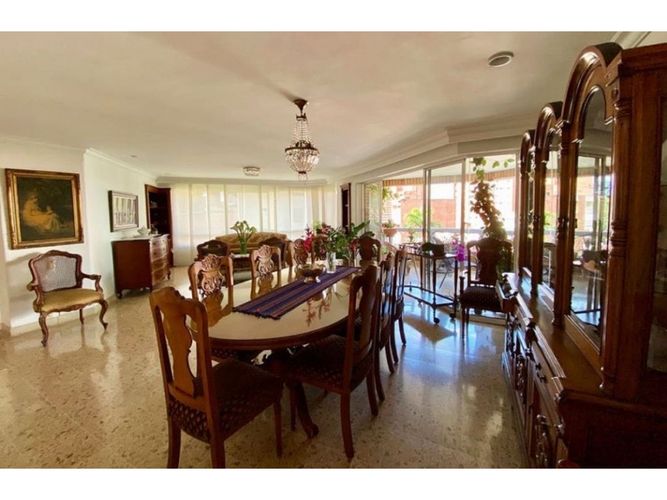 Apartamento de 5 alcobas en venta en Laureles, Medellín, 214 m² · foto 4 de 14