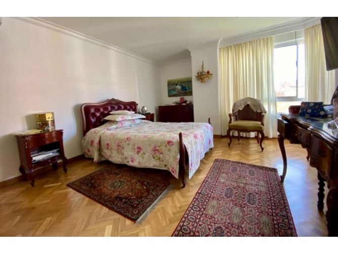 Apartamento de 5 alcobas en venta en Laureles, Medellín, 214 m² · foto 9 de 14